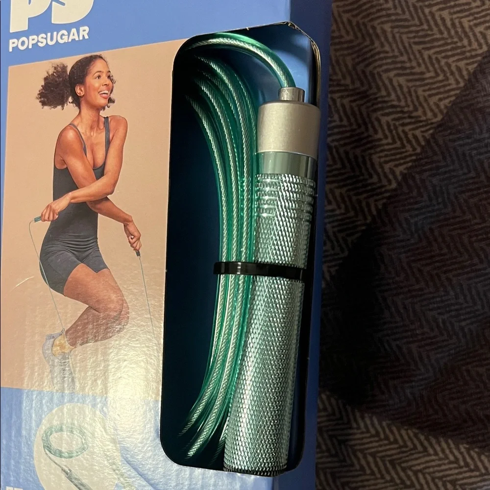 POPSUGAR 9ft Green Jump Rope with Easy-Grip Handles - Picture 4 of 4